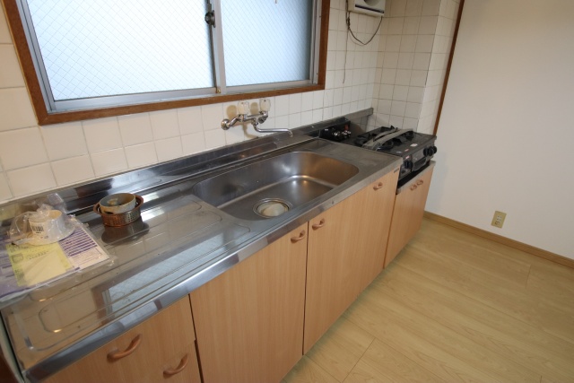 キッチン　※別号室参考写真の為現状優先となります