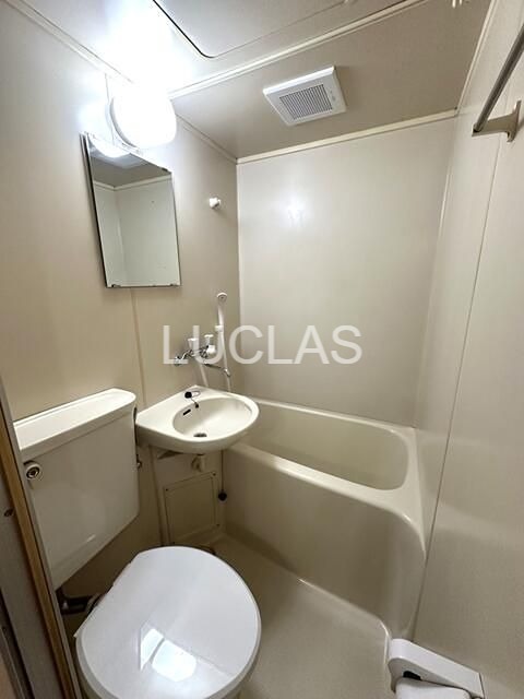 バス・シャワールーム　浴室も付いており、日々の疲れを癒します♪