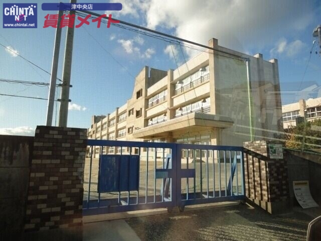 小学校　津市立修成小学校（小学校）まで95m