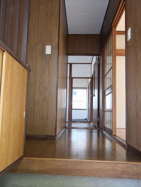 玄関　松山市ひばりヶ丘　借家　玄関