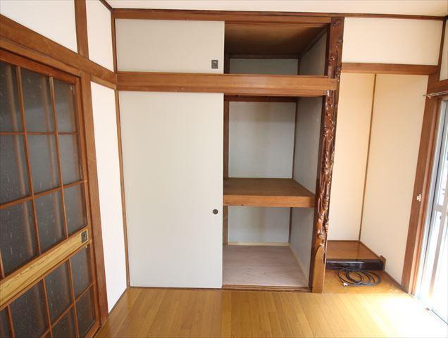 その他　松山市ひばりヶ丘　借家　洋室６帖収納