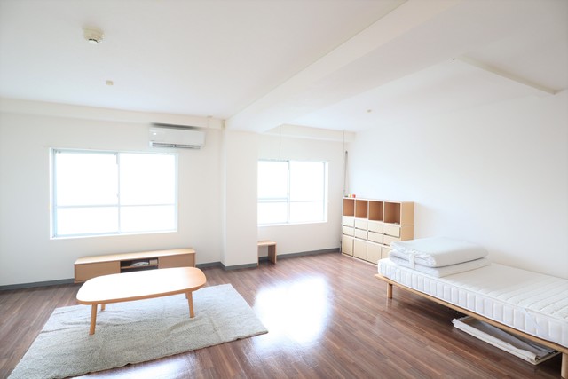 居室・リビング　※家具・小物類は設備ではありません。