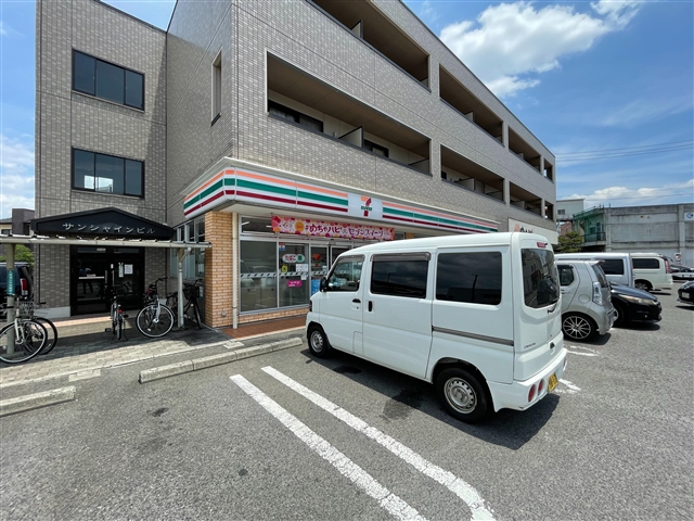 コンビニ　セブンイレブン高松木太町川西店（コンビニ）まで700m