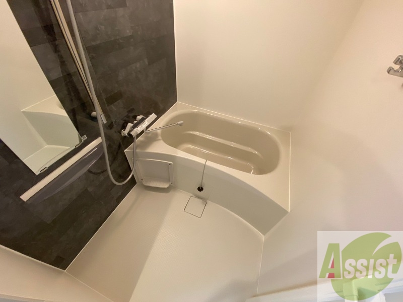 バス・シャワールーム　お風呂になります。一日の疲れを癒してくださいね。