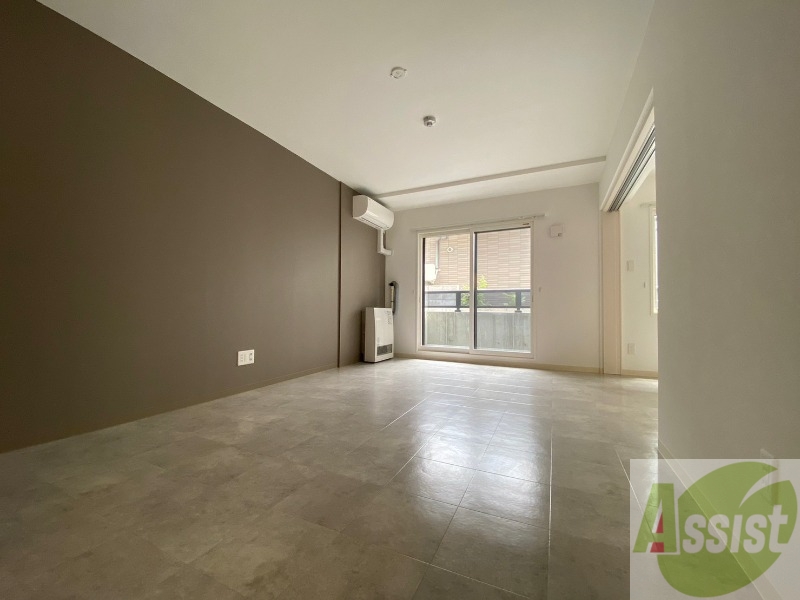 居室・リビング　広くてきれいなリビングです！快適に過ごせそうですね。