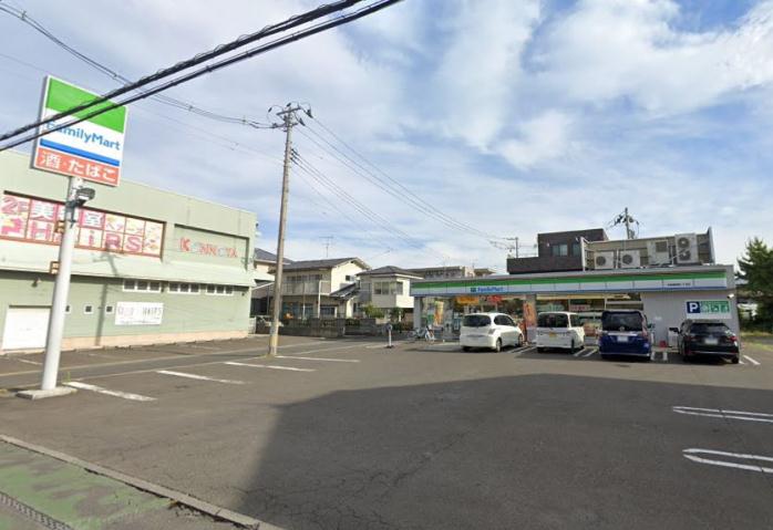 コンビニ　ファミリーマート（コンビニ）まで334m