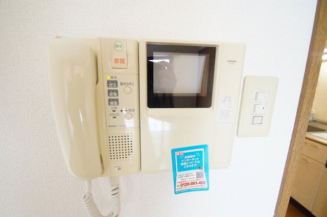 セキュリティ　来訪者が確認できる女性に安心の「TVモニターホン」