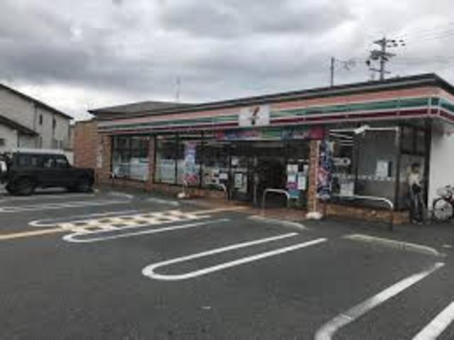 コンビニ　セブンイレブン　龍野小宅北店（コンビニ）まで555m