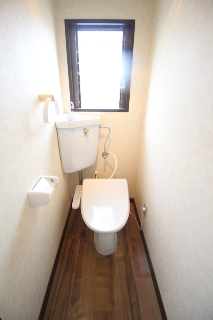 トイレ　温水洗浄便座付きトイレ