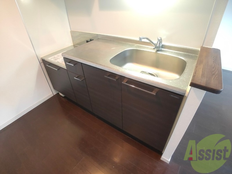 キッチン　こちらはキッチン。調理スペースもあり使いやすそうです。