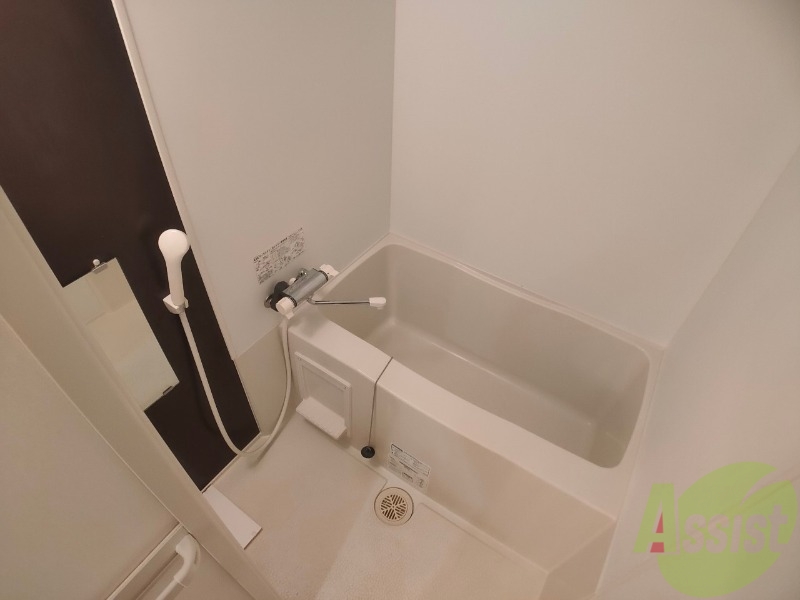 バス・シャワールーム　バスルームはこちらです。広々としてゆったり休めます。