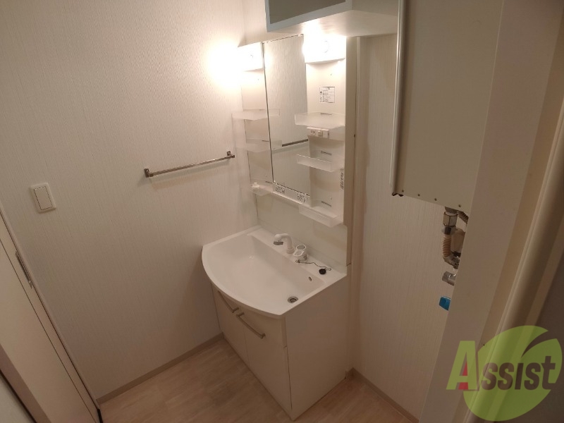 洗面設備　洗面台。身支度にはかかせないですよね～。