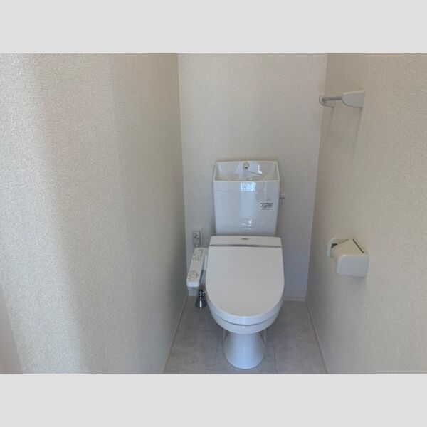 トイレ　清潔感のあるトイレです