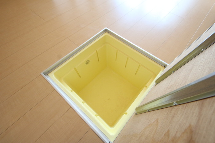 収納　床下収納