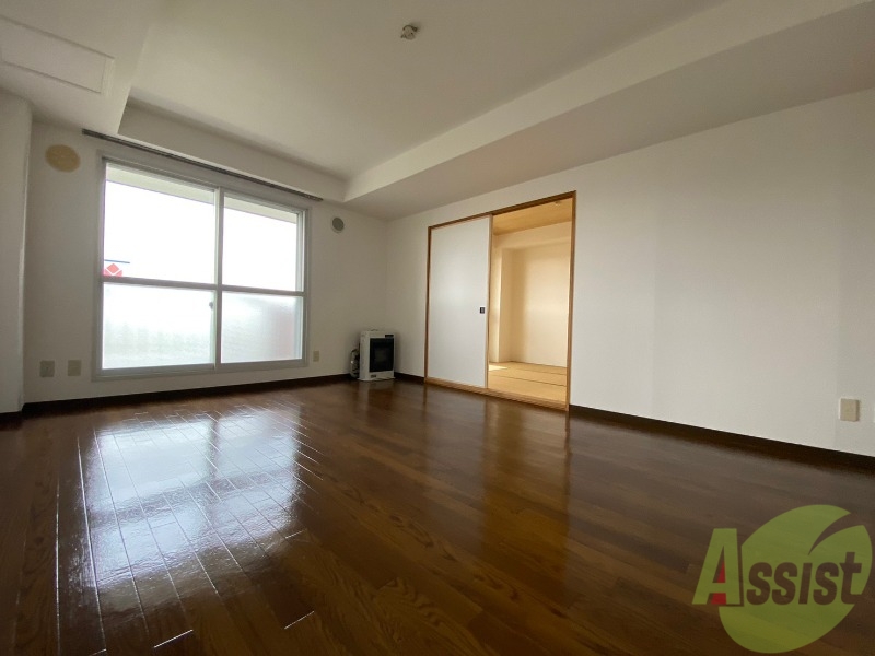 居室・リビング　広くてキレイなお部屋が広がっていて、充実した生活が送れそう。