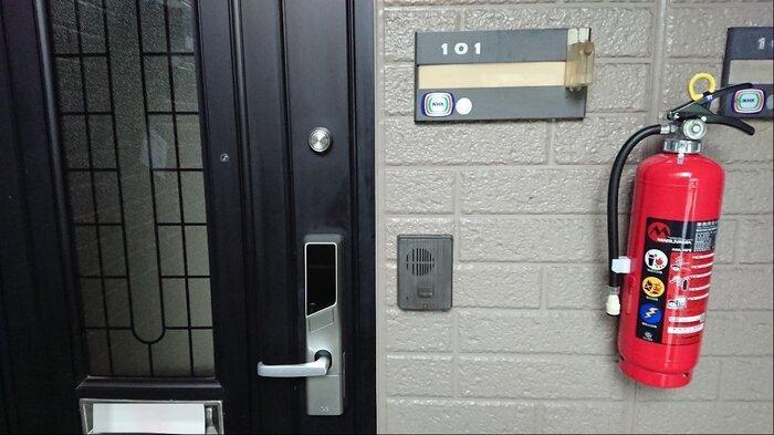 セキュリティ　玄関ドア