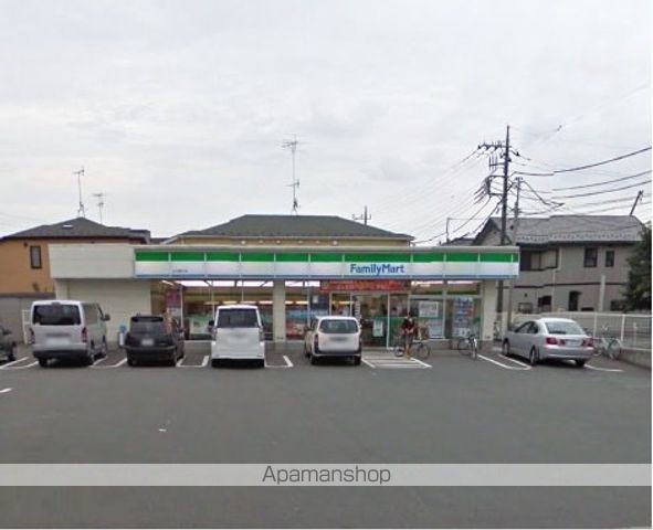 コンビニ　ファミリーマート（コンビニ）まで837m