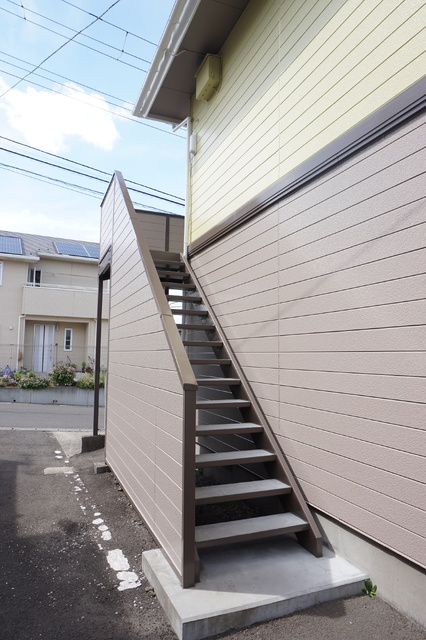 エントランス　２階へ上がる階段です★