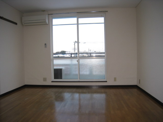 居室・リビング　南東向きの洋室８帖★