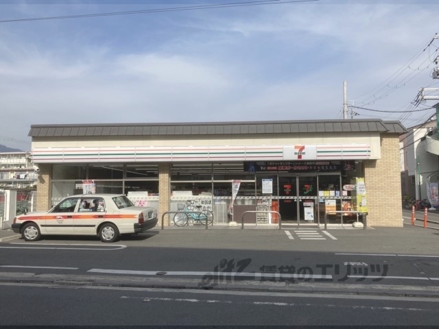 コンビニ　セブンイレブン鹿王院駅前店（コンビニ）まで150m