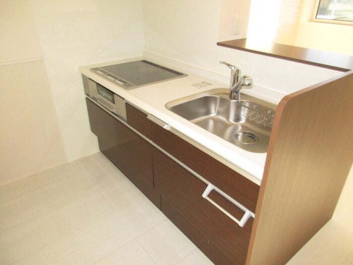 キッチン　対面式システムキッチン(3口IH     付)