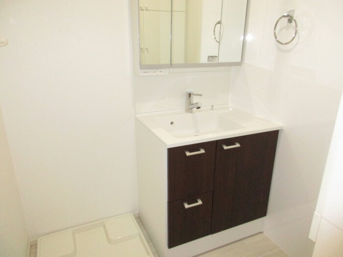 洗面設備　洗髪洗面化粧台(三面鏡)