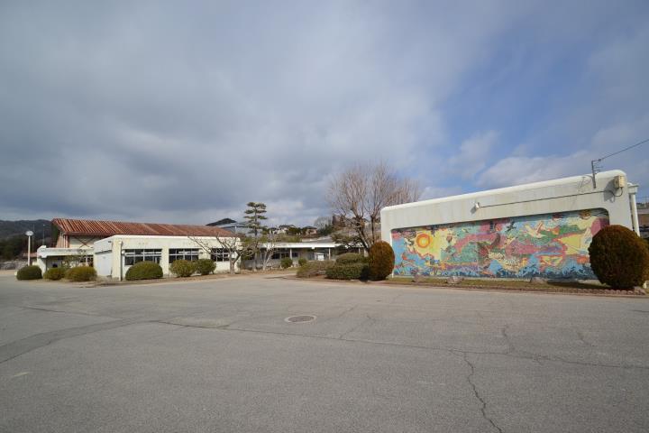 小学校　中黒瀬小学校（小学校）まで2010m