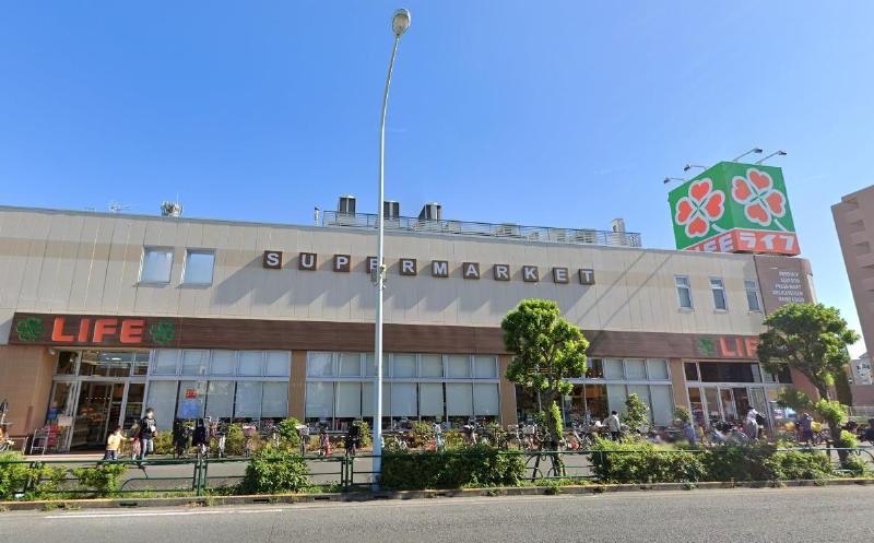 スーパー　ライフ六町駅前店（スーパー）まで220m