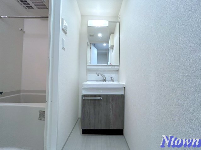 洗面設備　朝の支度にも助かる、独立の洗髪洗面化粧台