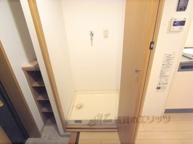 その他部屋・スペース　洗濯機置場には扉まで付いています。