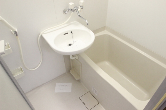 バス・シャワールーム　※別部屋の写真です