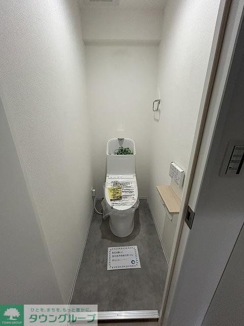 トイレ　同じお建物の既にリフォーム完了したイメージ画像です。