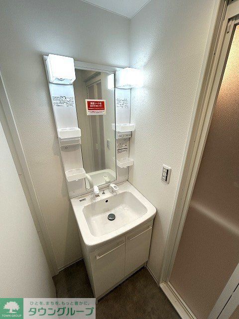 洗面設備　同じお建物の既にリフォーム完了したイメージ画像です。