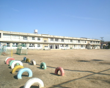 小学校　箕島小学校（小学校）まで688m