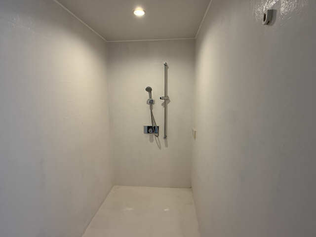 バス・シャワールーム　バスタブ無しのシャワースペースです。