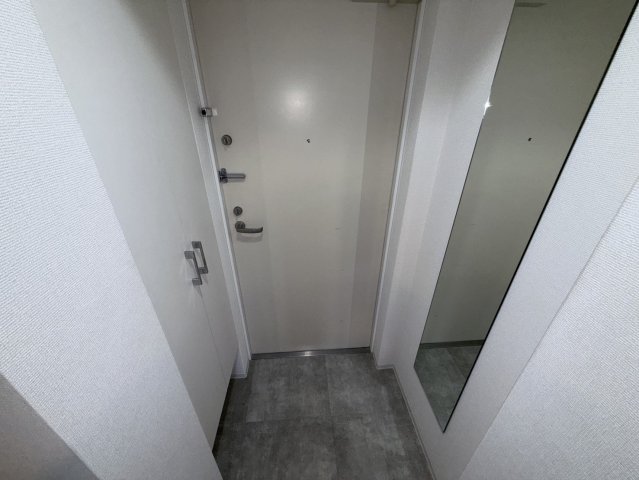玄関　同物件別部屋写真