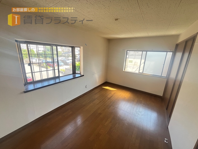 居室・リビング　日当たり良好　※角部屋のお写真になります。