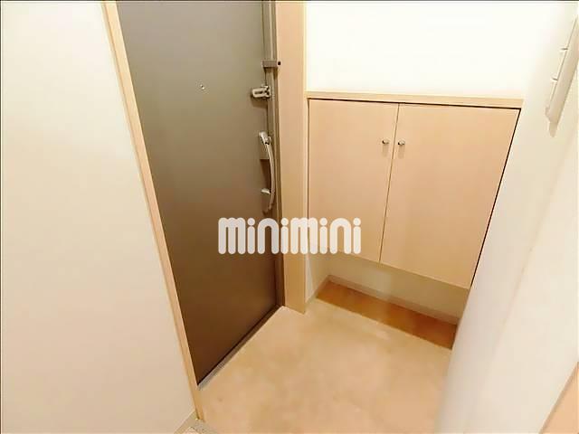 玄関　下駄箱付で靴も収納できます。