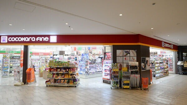 ドラックストア　ココカラファイングランフロント大阪店（ドラッグストア）まで1052m