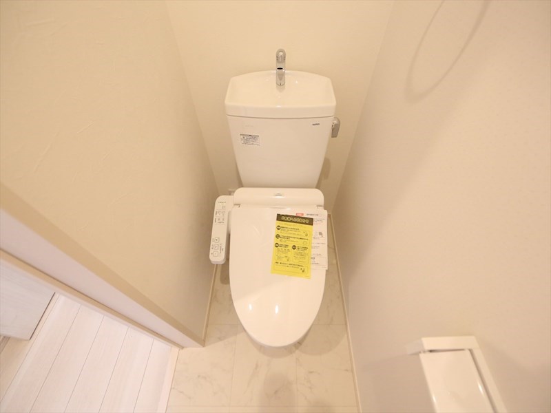 トイレ　温水洗浄暖房便座付トイレ　同仕様写真
