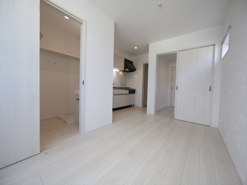 居室・リビング　ＬＤＫ8.3帖　エアコン完備　バルコニー　同仕様写真