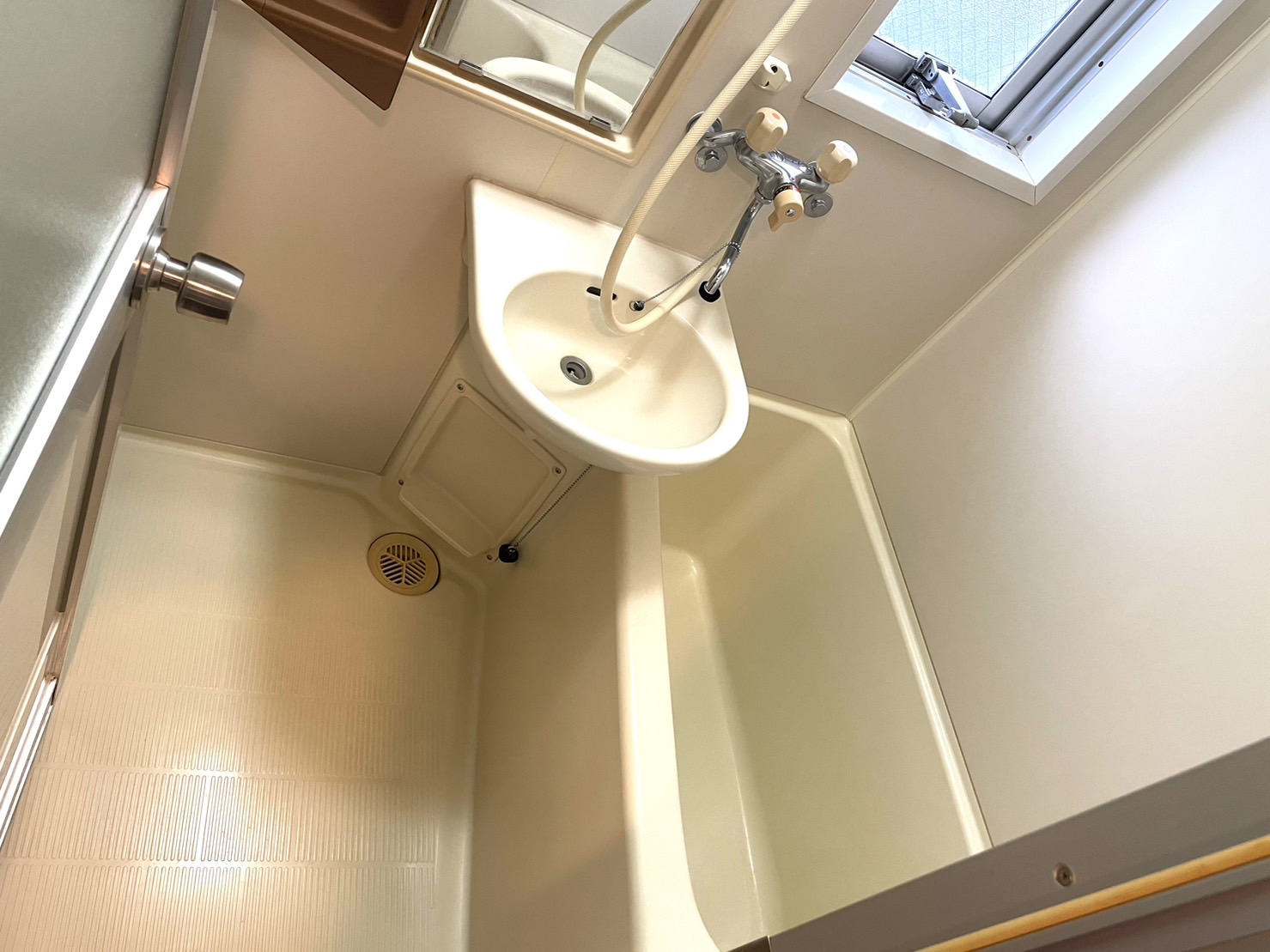 バス・シャワールーム　給湯式のバス