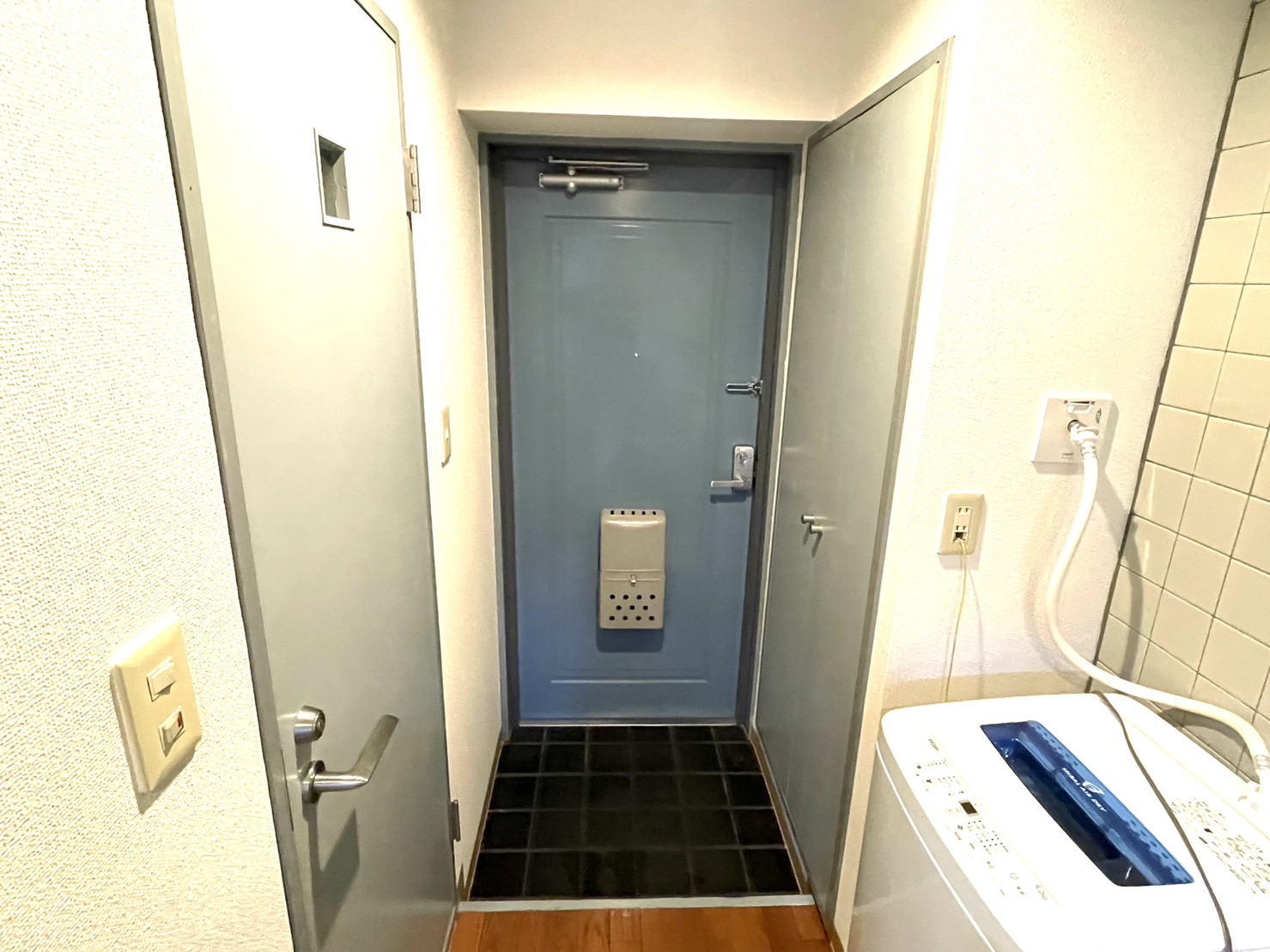 玄関　玄関には大きなシューズボックスもあります