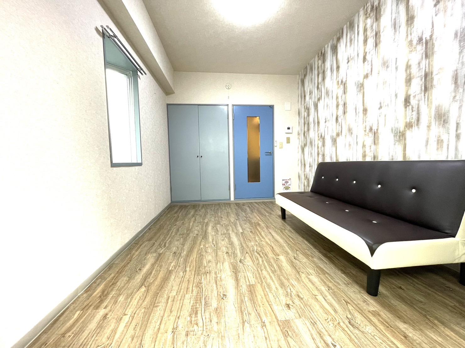 居室・リビング　室内は無料インターネット付き