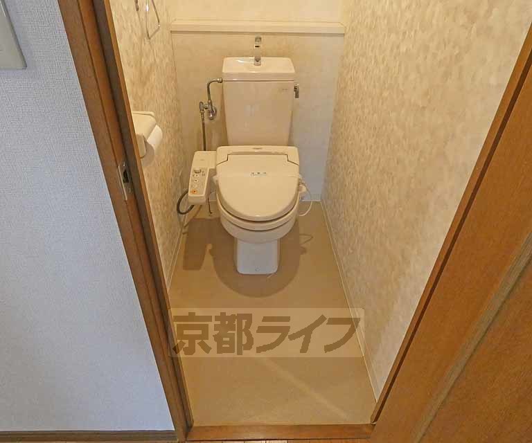 トイレ　ウォシュレット付のトイレです。