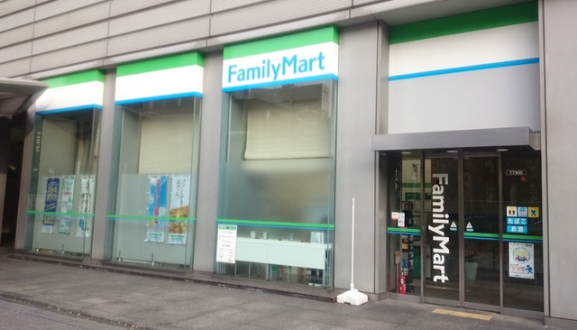 コンビニ　ファミリーマートOBPKDDI大阪ビル店（コンビニ）まで591m