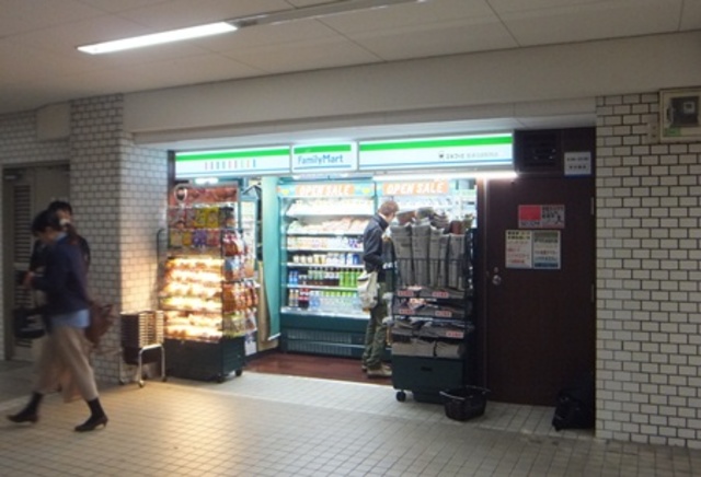 コンビニ　ファミリーマート喜連瓜破駅西店（コンビニ）まで983m