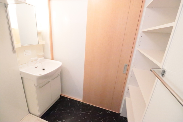 洗面設備　洗髪洗面化粧台