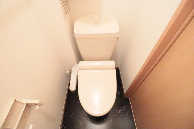 トイレ　温水洗浄暖房便座