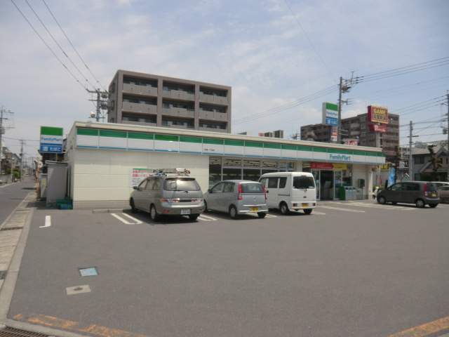 コンビニ　ファミリーマート宇宿一丁目店（コンビニ）まで135m